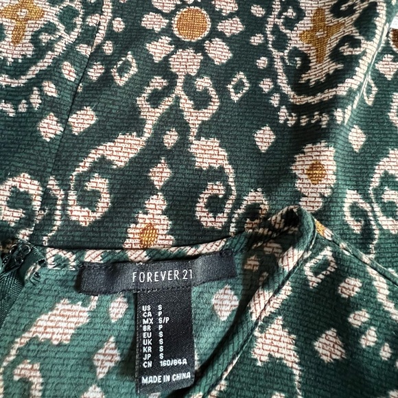 SOLD. Forever 21 lightweight Art Deco Print 
A-Line Dress Size Small - Picture 7 of 10